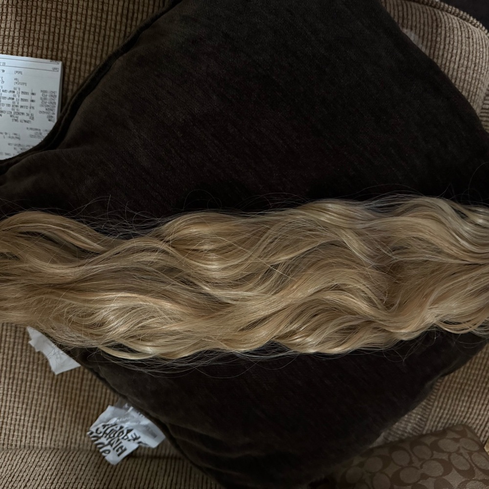 Victoria's Secret Wavy Blonde Hair Extensions - Picture 4 of 4